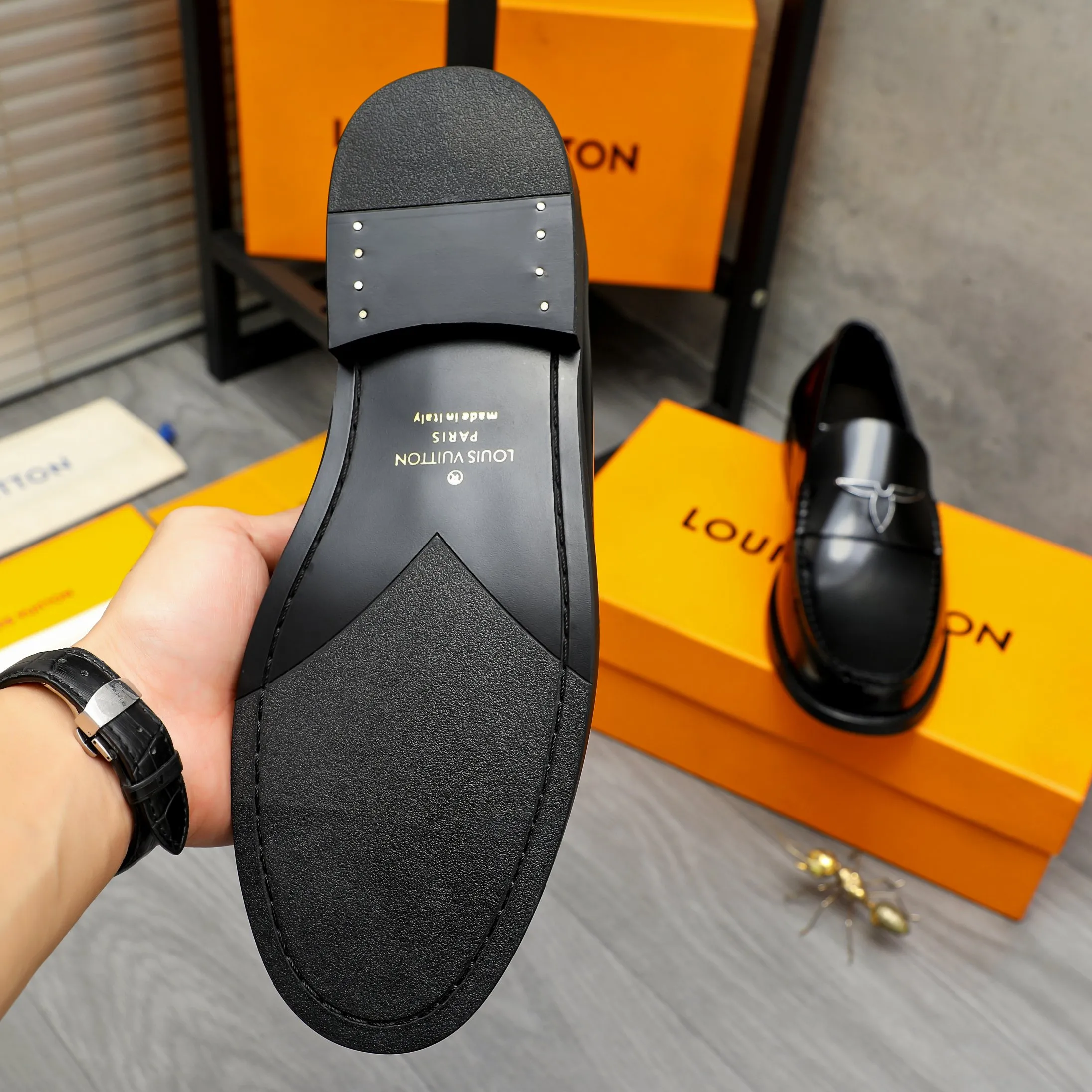 Men's shoes 💰420 Product trademark: LV "Louis Vuitton" business slip-on leather shoes Regular size: 38-45 (45 is custom-made and non-returnable) Product materials: Selected pearlescent cowhide upper, cowhide lining, original outsole